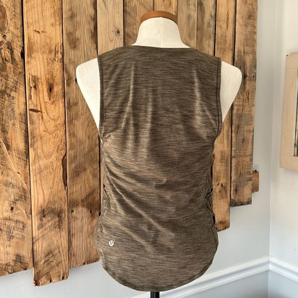 Lululemon Var City Muscle Tank Running Workout Heathered Olive Hip Length Size 4